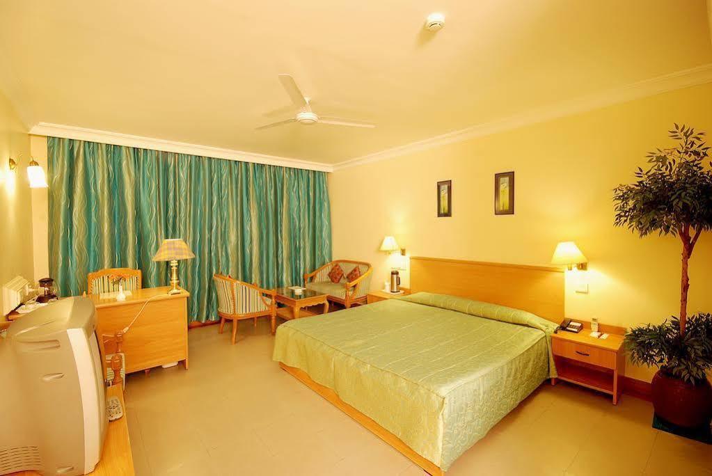 The Grand Regency Hotel Rajkot Exterior photo