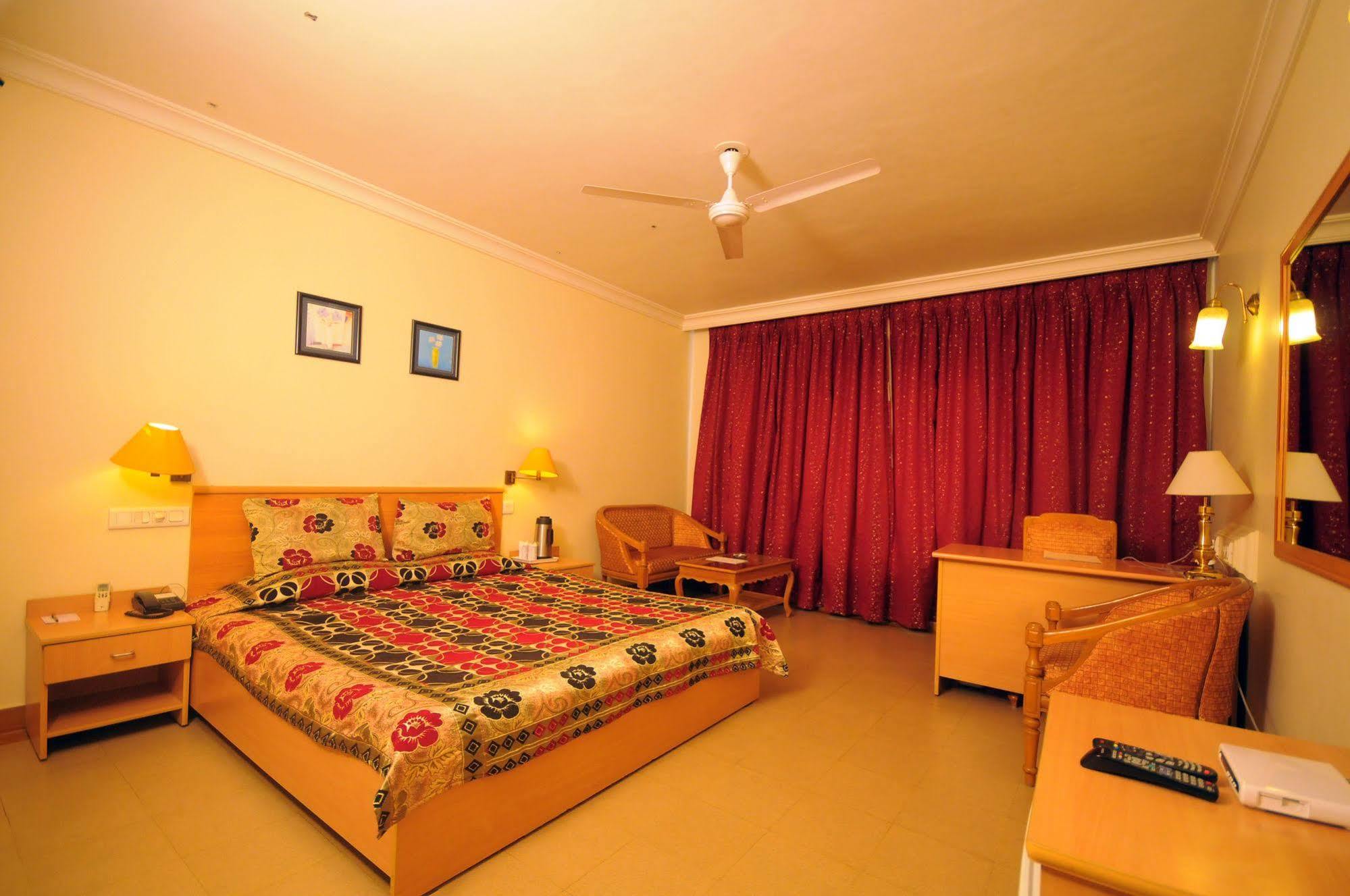 The Grand Regency Hotel Rajkot Exterior photo