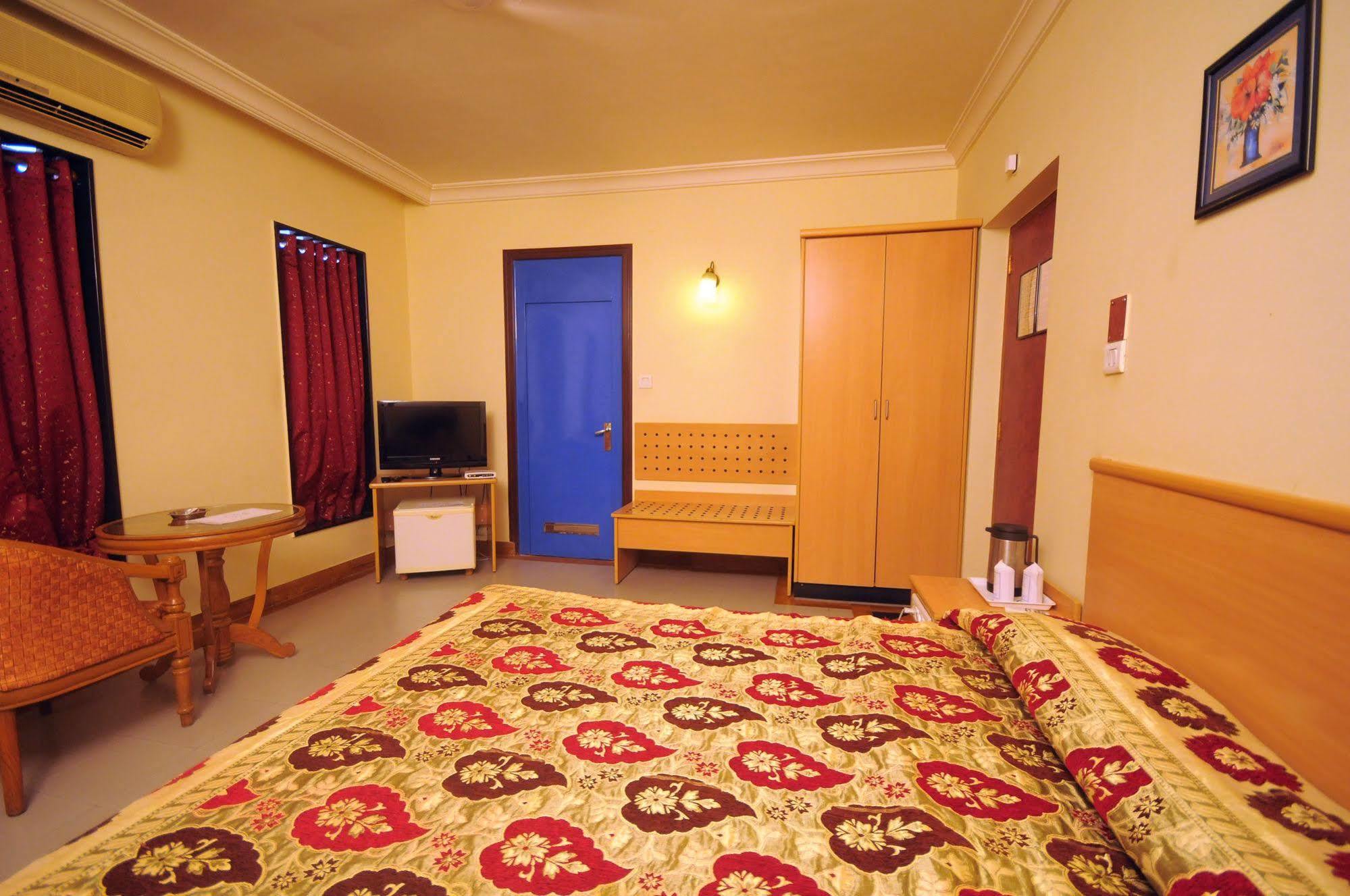The Grand Regency Hotel Rajkot Exterior photo