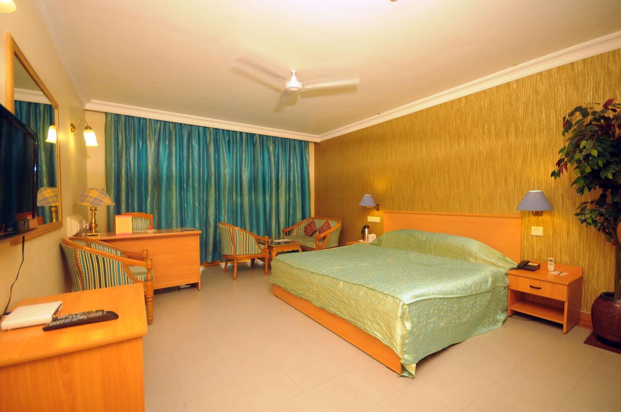 The Grand Regency Hotel Rajkot Exterior photo