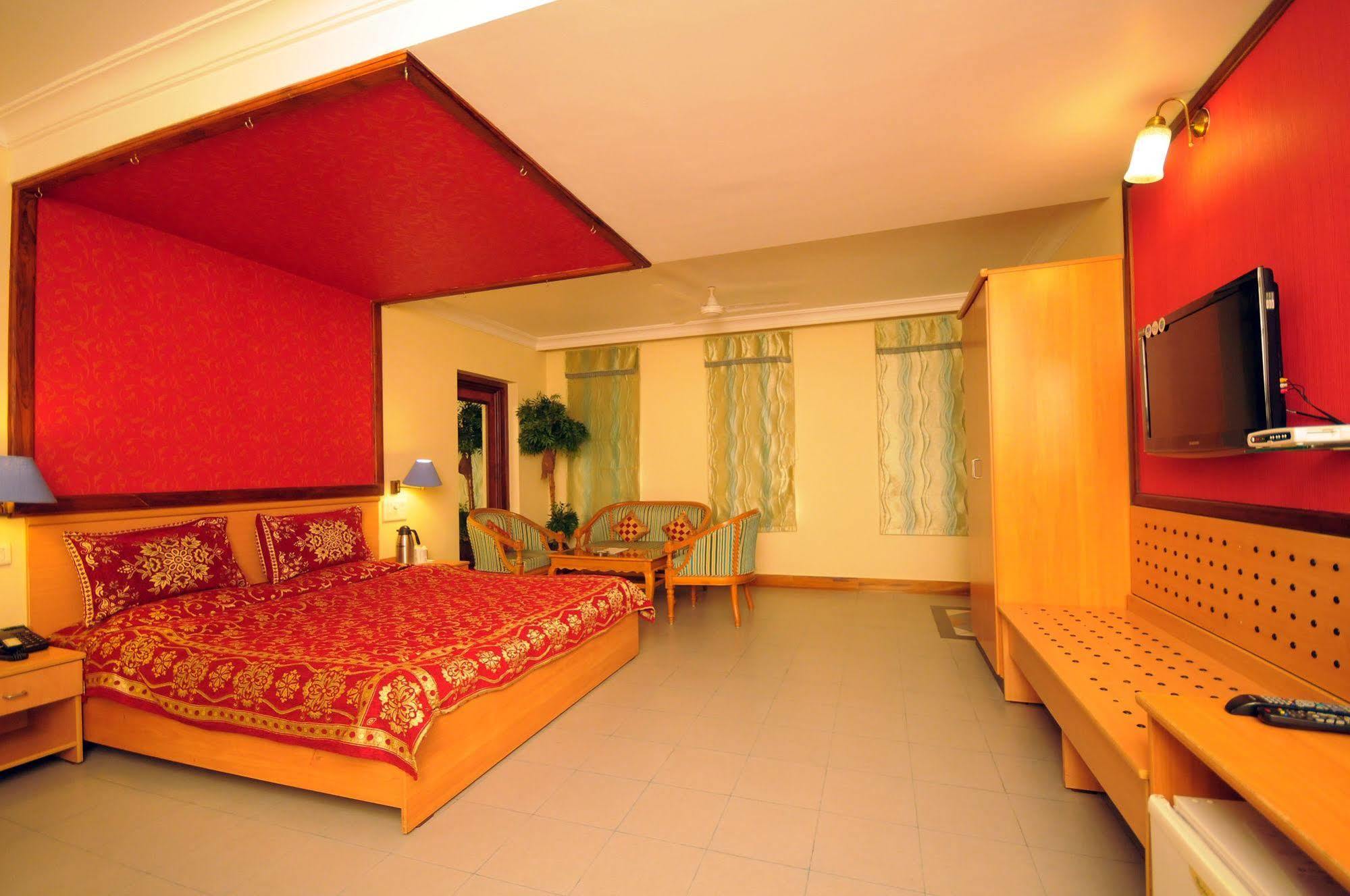 The Grand Regency Hotel Rajkot Exterior photo